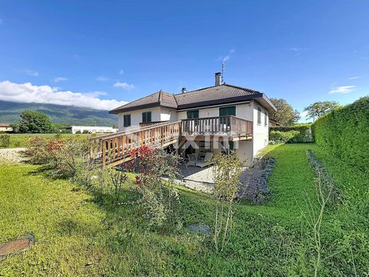 Luxury home in Saint-Genis-Pouilly, Ain