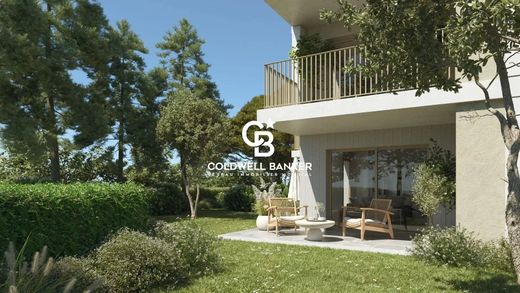 Apartment / Etagenwohnung in Antibes, Alpes-Maritimes