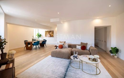 Apartment / Etagenwohnung in Nizza, Alpes-Maritimes