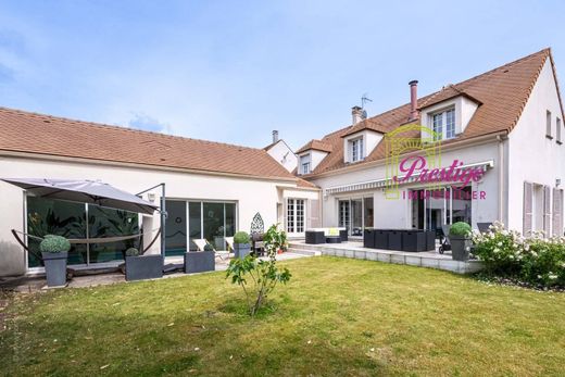 Luxus-Haus in Le Mesnil-le-Roi, Yvelines