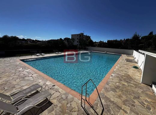 Apartment / Etagenwohnung in Antibes, Alpes-Maritimes