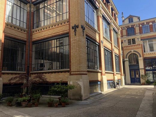 Office in Canal Saint Martin, Château d’Eau, Porte Saint-Denis, Paris