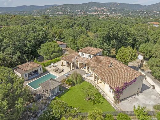 ‏וילה ב  Bormes-les-Mimosas, Var