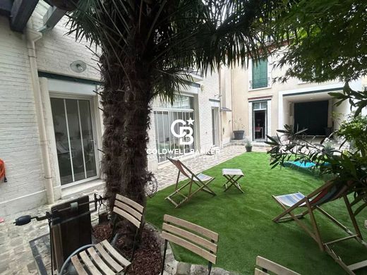 Maison de luxe à Suresnes, Hauts-de-Seine