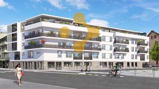 Apartment / Etagenwohnung in Annemasse, Haute-Savoie