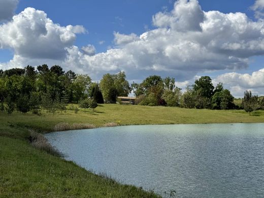 Πολυτελή κατοικία σε Montguyon, Charente-Maritime