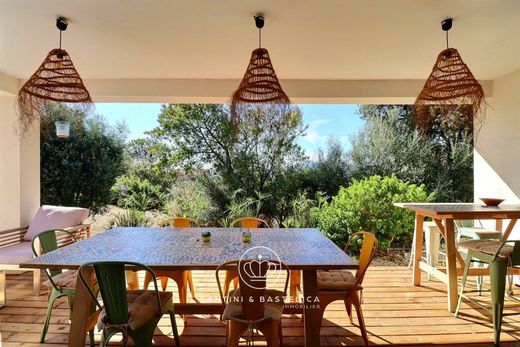 Bastelicaccia, South Corsicaの高級住宅