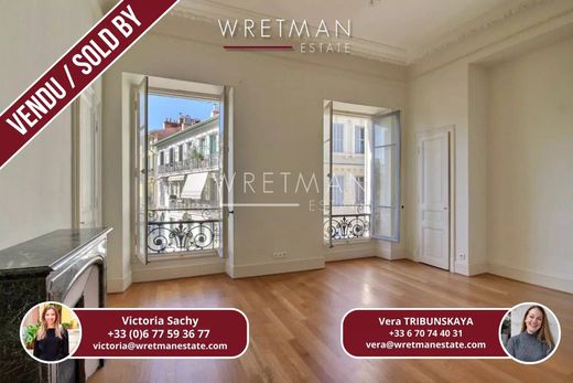 Apartment / Etagenwohnung in Nizza, Alpes-Maritimes