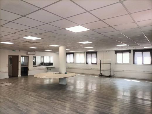 Офис, Иври-сюр-Сен, Val-de-Marne