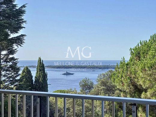 Apartment / Etagenwohnung in Cannes, Alpes-Maritimes