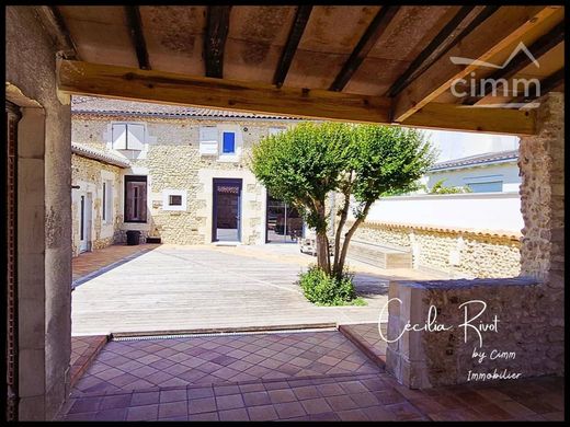 Luxury home in Montendre, Charente-Maritime