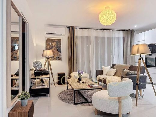 Villa en Décines-Charpieu, Ródano