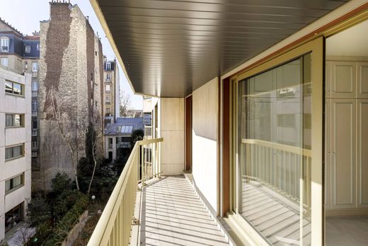 Apartment in Neuilly-sur-Seine, Hauts-de-Seine