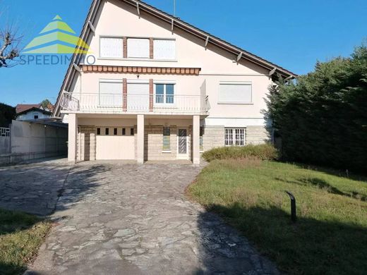 Luksusowy dom w Mandres-les-Roses, Val-de-Marne