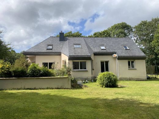 Luxe woning in Tréglamus, Côtes-d'Armor