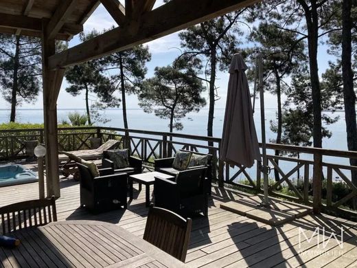 Villa in Lège-Cap-Ferret, Gironde