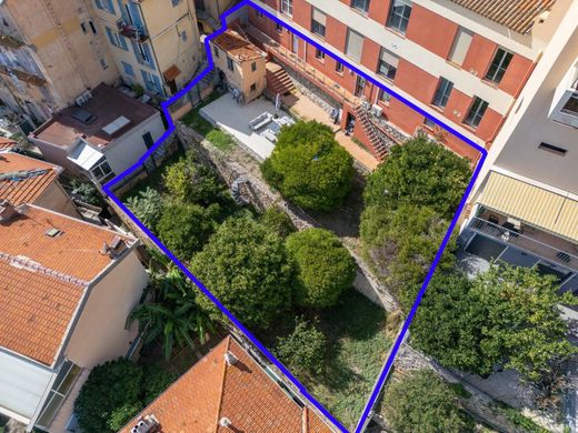 Apartment / Etagenwohnung in Cap-d'Ail, Alpes-Maritimes