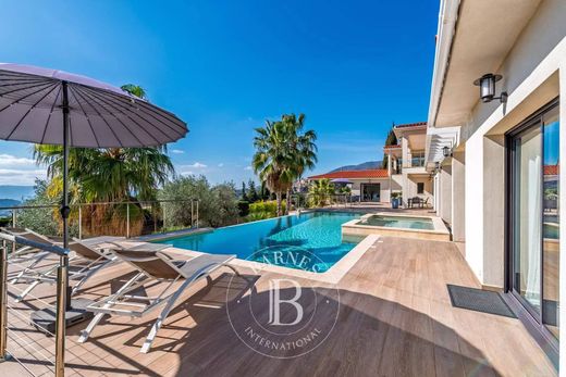 Villa in Châteauneuf-Grasse, Alpes-Maritimes