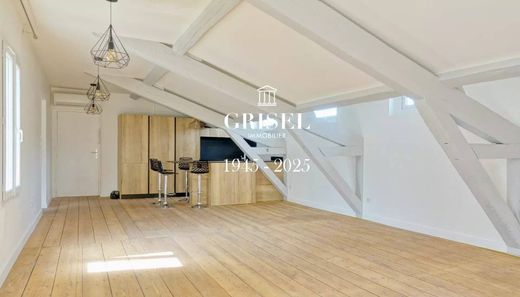Apartment / Etagenwohnung in Bordeaux, Gironde