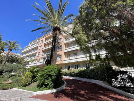 Apartment / Etagenwohnung in Nizza, Alpes-Maritimes