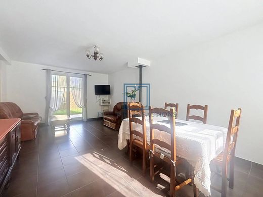 Luxury home in Plaisir, Yvelines