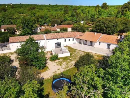Hôtel à Régusse, Var