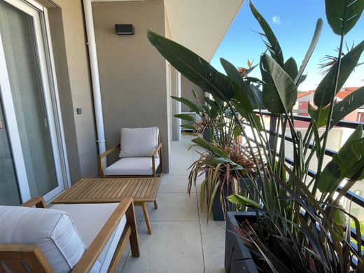 Apartment / Etagenwohnung in Nizza, Alpes-Maritimes