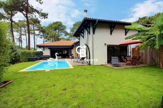 Luxury home in Pyla sur Mer, Gironde