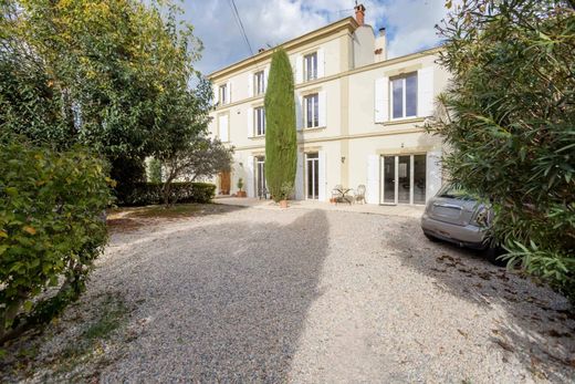 Luxus-Haus in Cabannes, Bouches-du-Rhône