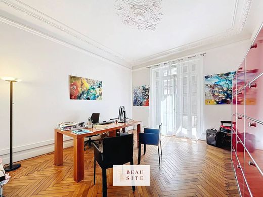 Apartment / Etagenwohnung in Nizza, Alpes-Maritimes