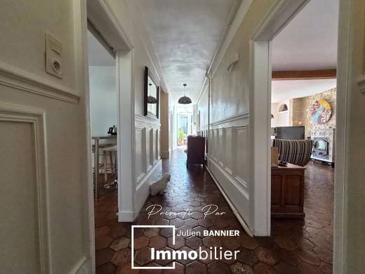 Luxury home in Maule, Yvelines