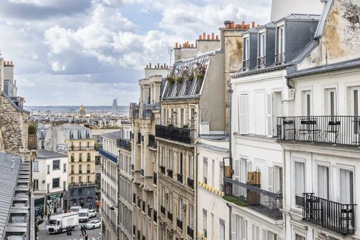 Apartment in Montmartre, Abbesses, Grandes-Carrières, Paris