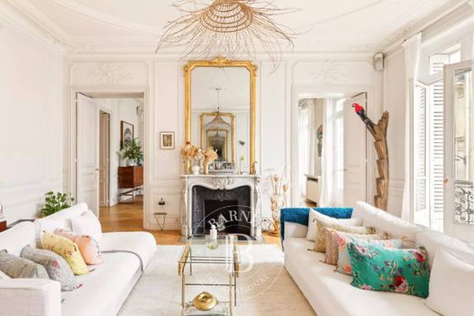 Apartment in Canal Saint Martin, Château d’Eau, Porte Saint-Denis, Paris