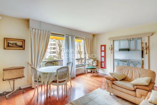 아파트 / Buttes-Chaumont, Villette, Bas Belleville, Paris