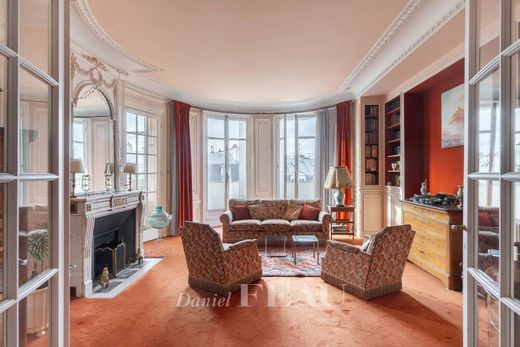 Apartment / Etagenwohnung in Tour Eiffel, Invalides – Ecole Militaire, Saint-Thomas d’Aquin, Paris