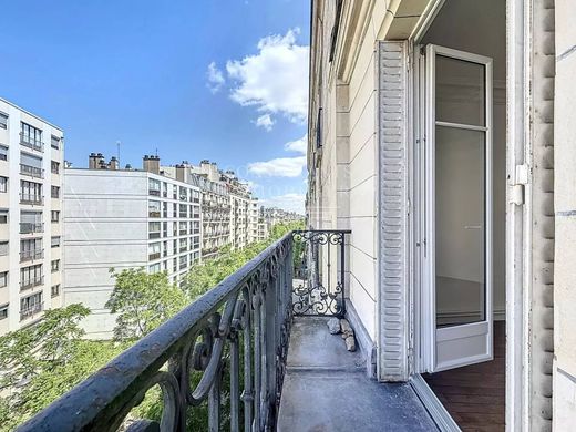 Apartment in Motte-Picquet, Commerce, Necker, Paris