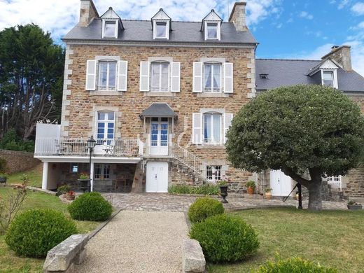 Luxe woning in Perros-Guirec, Côtes-d'Armor