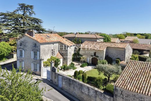 Casa di lusso a Tusson, Charente