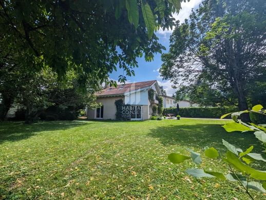 Luxe woning in Eybens, Isère