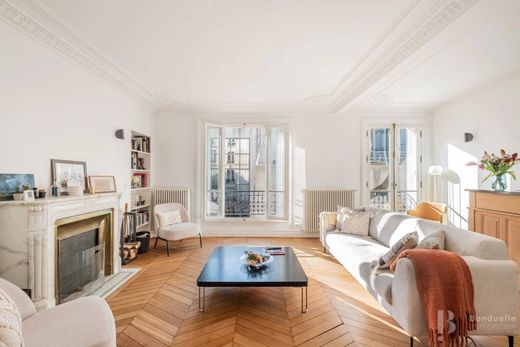 Appartement à Provence-Opéra – Grands Boulevards, Paris