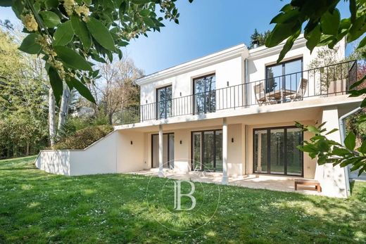 Casa di lusso a La Celle-Saint-Cloud, Yvelines