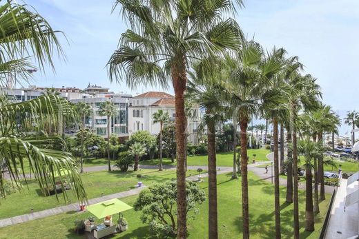 Apartment / Etagenwohnung in Cannes, Alpes-Maritimes