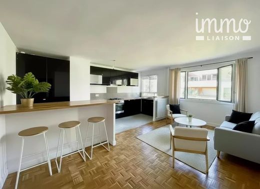 Apartment / Etagenwohnung in Buttes-Chaumont, Villette, Bas Belleville, Paris
