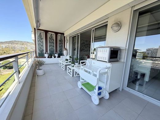 Apartment / Etagenwohnung in Cannes, Alpes-Maritimes