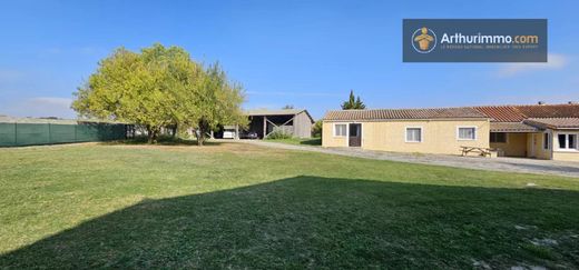 Luxury home in Fenouillet-du-Razès, Aude
