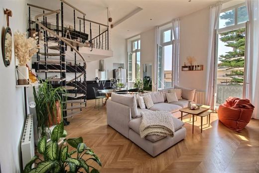 Apartment / Etagenwohnung in Menton, Alpes-Maritimes