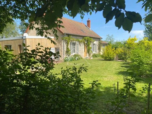 Casa di lusso a Échassières, Allier