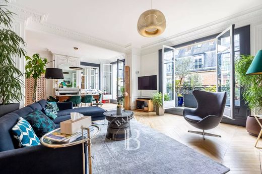 Appartement à Champs-Elysées, Madeleine, Triangle d’or, Paris