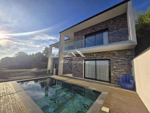 Элитный дом, Alès, Gard