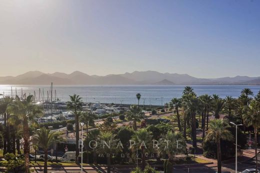 Apartment / Etagenwohnung in Cannes, Alpes-Maritimes